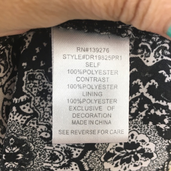 Offer DR2 black white boho mandala print long sleeve top size small - Picture 10 of 11